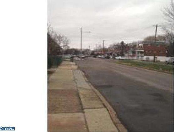 4th image of 7502 Elmwood Ave