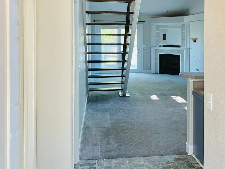 1003 Tomlinson Blvd — Photo 3