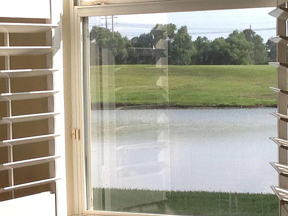 5th image of 556 NW Waverly Cir