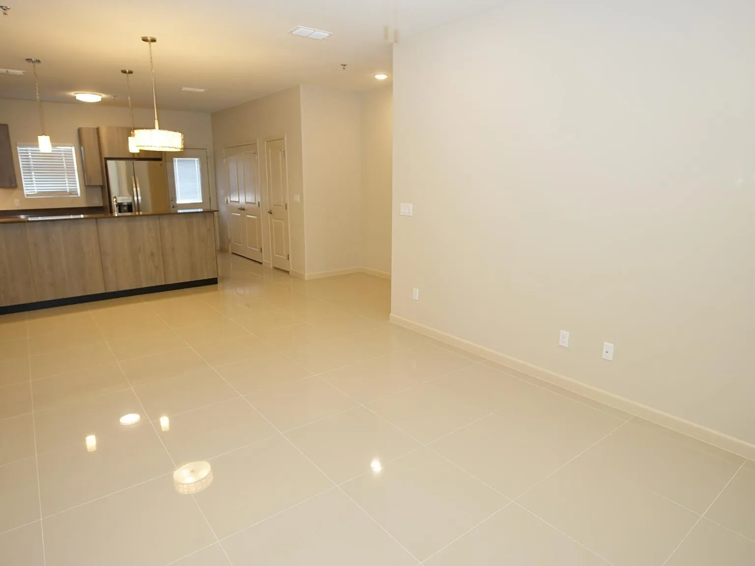 404 Newport Ave — Photo 2