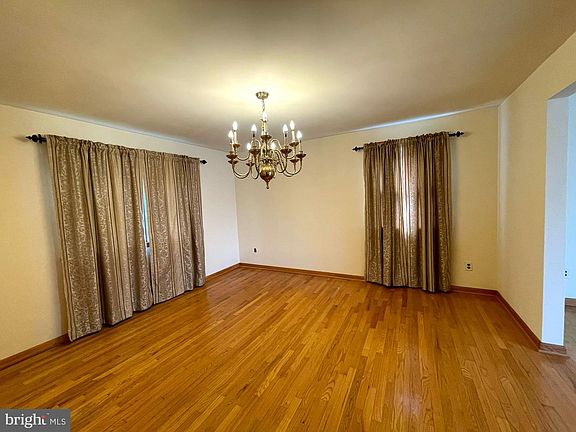 4th image of 9207 Gardenia Rd