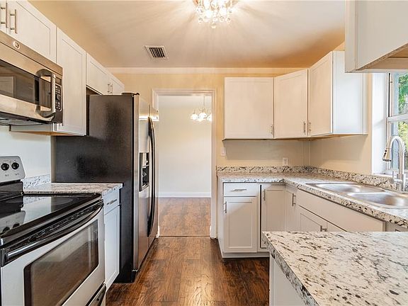 3rd image of 818 26th St W