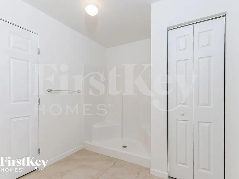 1682 SW Crawford Ave — Photo 9