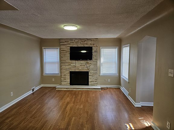 2nd image of 1390 Anita Ave