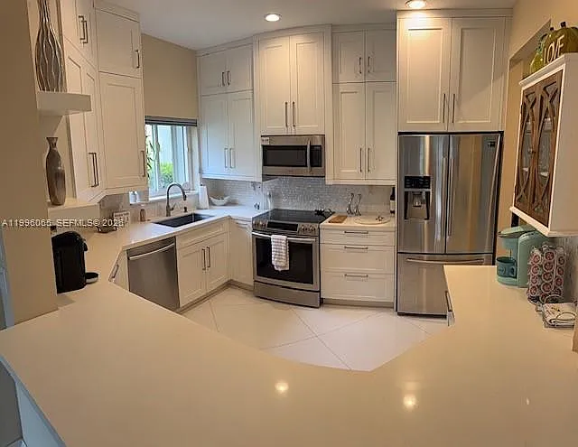 Heron Bay Four 160-1 B — Photo 1
