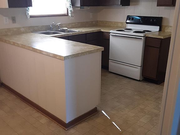 4th image of 605 Kensington Ct NE #2