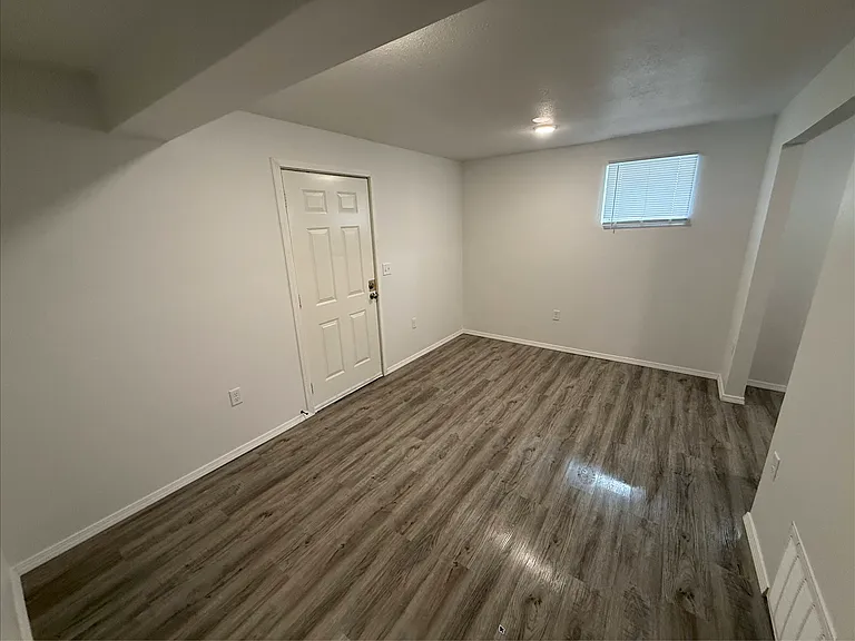 323 Seward Ave — Photo 13