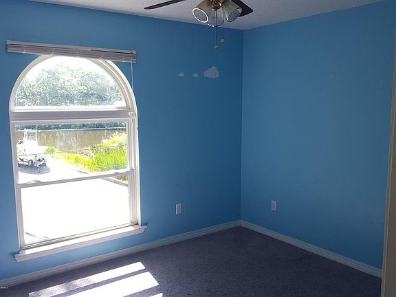 3rd image of 2215 Little St
