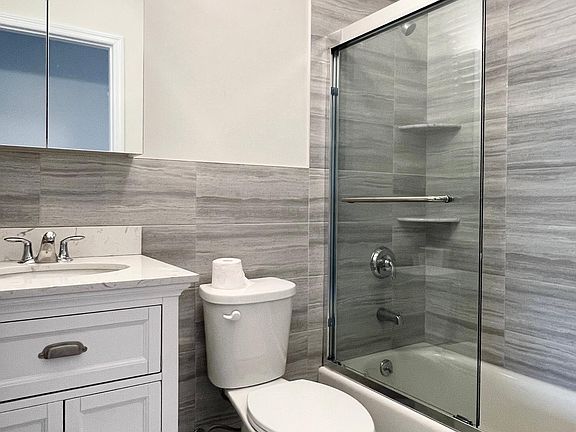 5th image of 474 Tennyson Dr #2