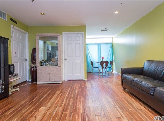 3rd image of 10421 39th Ave APT 3C