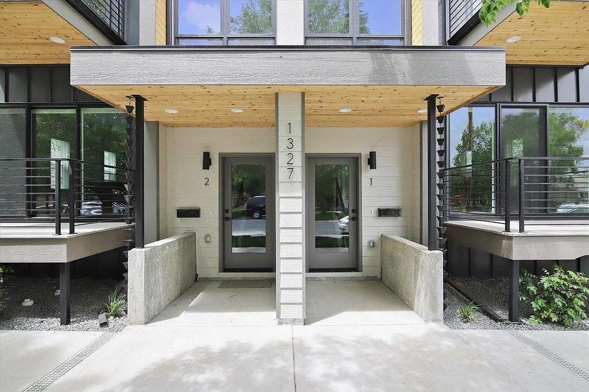 3 bed, 2.5 bath, 1938 sqft, $3,100 — Photo 2