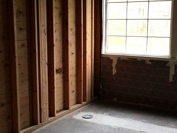 2nd image of 1453 Mount Saint Helens Way NE
