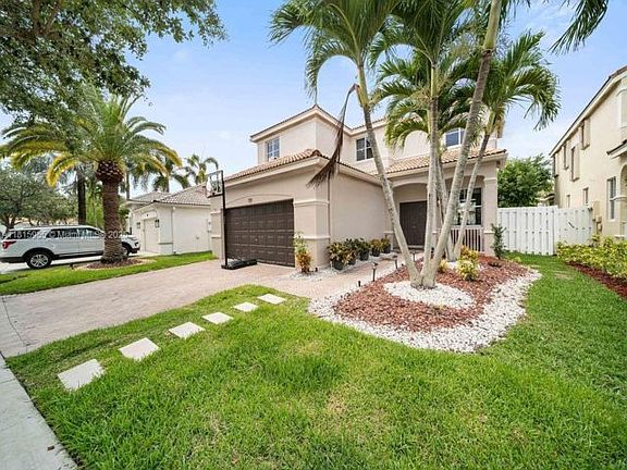 2nd image of 721 Tanglewood Cir