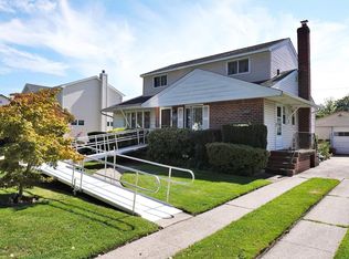24 Cornell Ave, Hicksville, NY 11801