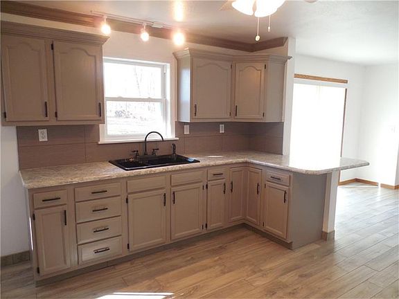 5th image of 5273 Tamarack Dr