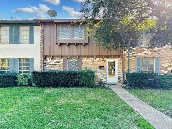 907 Garden Walk Dr
