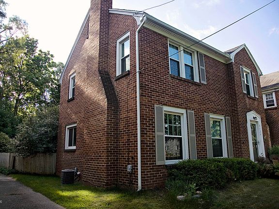 2nd image of 2124 Coit Ave NE