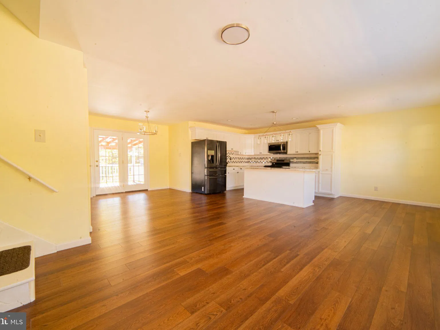 3 bed, 1.0 bath, 1352 sqft, $2,750 — Photo 2
