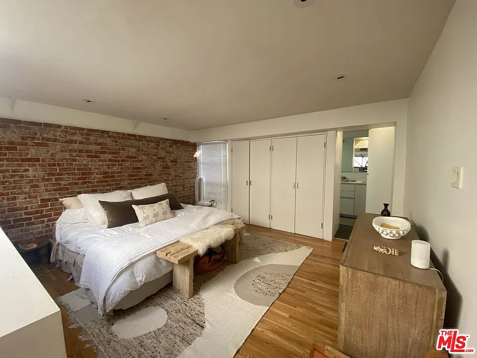 1 bed, 1.0 bath, 1057 sqft, $4,950 — Photo 3