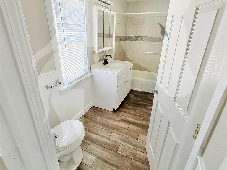 113 W Wabash Ave — Photo 18
