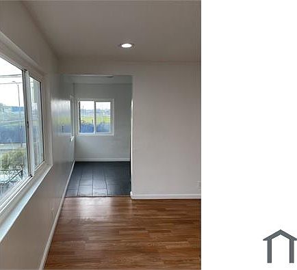 3rd image of 10910 Avalon Blvd #2