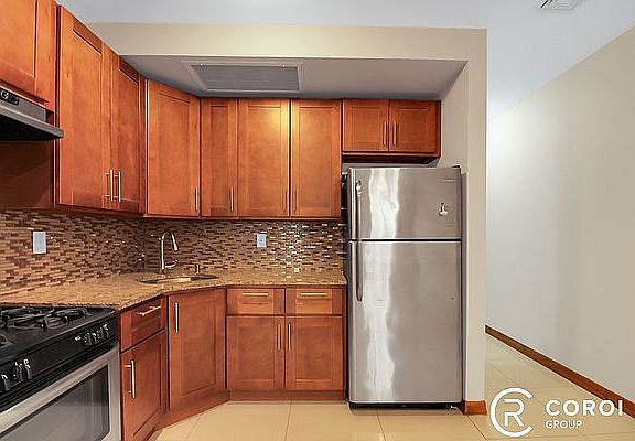 5th image of 1573 Lincoln Pl #2F