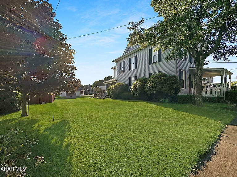 Listing photo 3