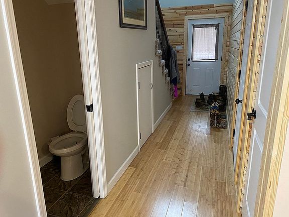 Hallway/ 1/2 bath