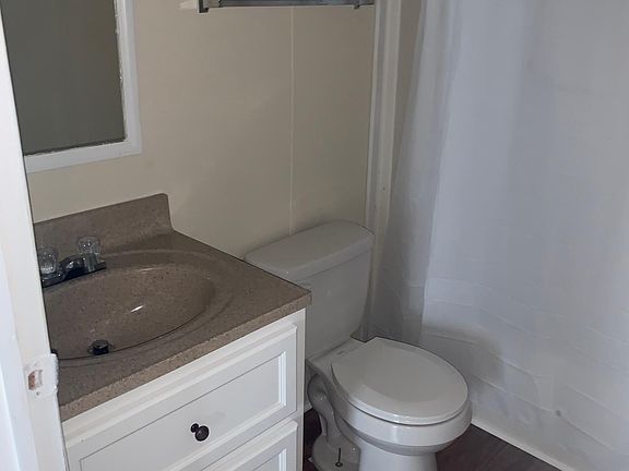 3rd image of 216 Lakeshore Dr