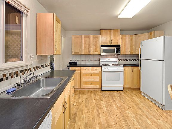 4th image of 4911 114th Ave NE