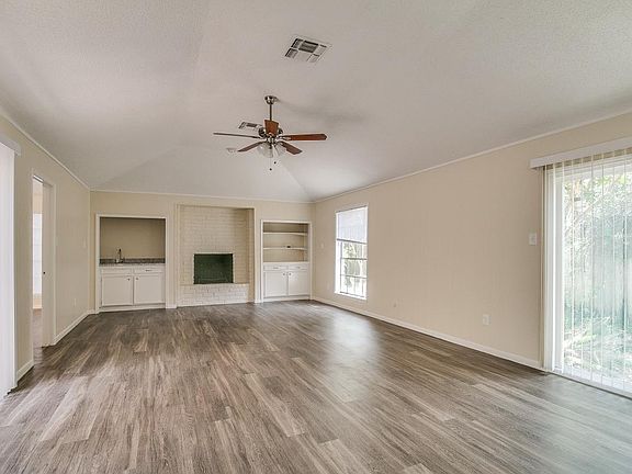 5th image of 1322 Pinecroft Dr