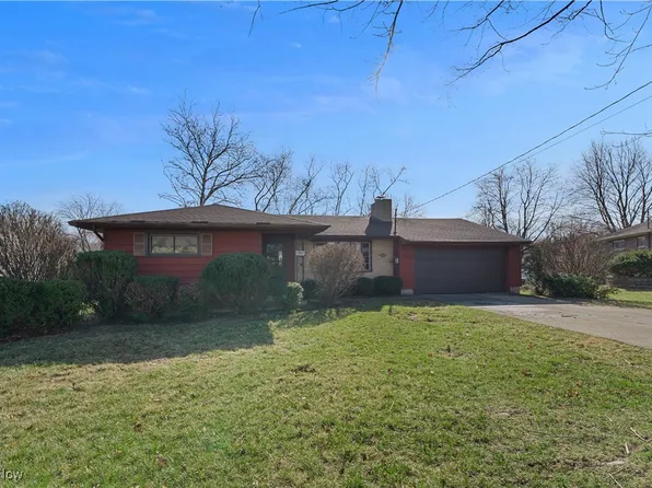 1097 Polley Dr, Youngstown, OH 44515