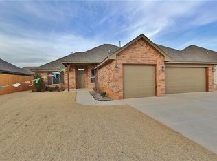 541 W Pine Rose Ct, Mustang, OK 73064