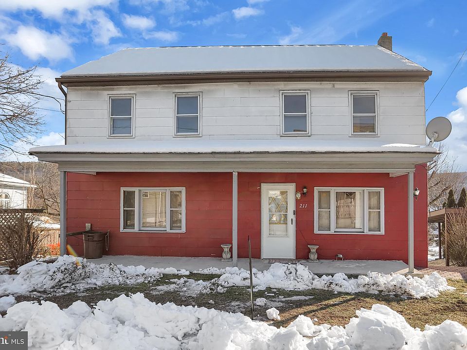 1st image of 211 Oak St