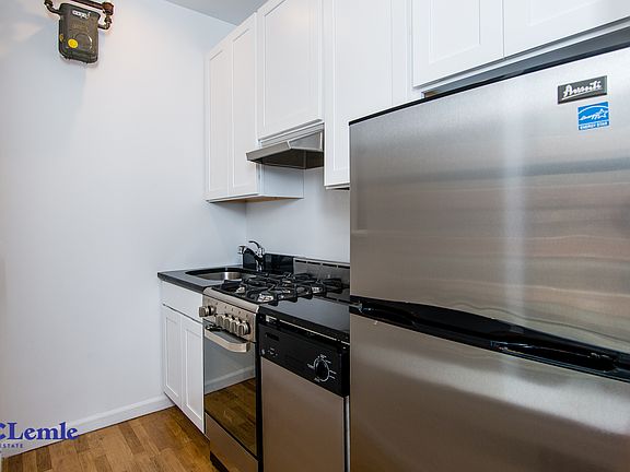 3rd image of 1324 Lexington Ave #6RW