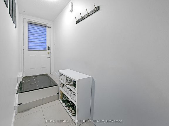 5th image of 75 Turntable Cres #124