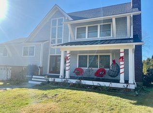 20 Watchtower Ln, Old Greenwich, CT 06870