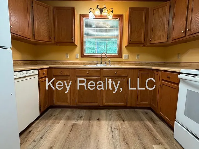108 Lake Dr — Photo 14