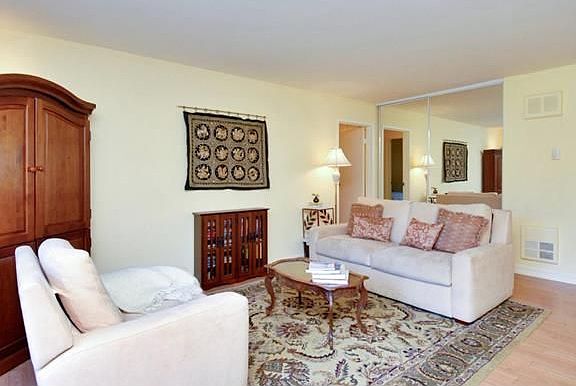 4th image of 847 N Humboldt St APT 216