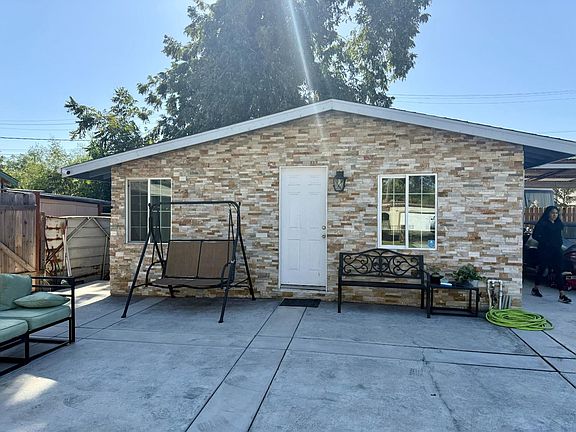3rd image of 221 California Ave