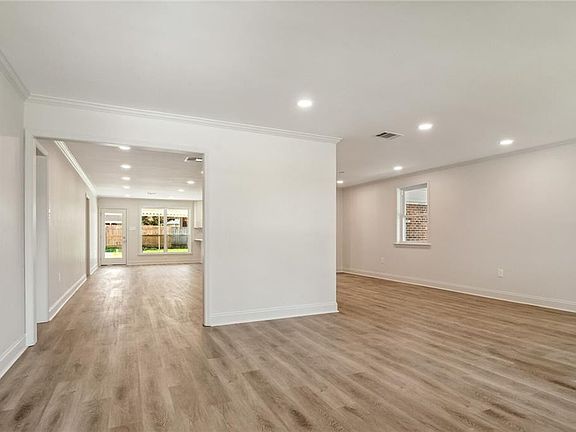 5th image of 179 Sedgefield Dr