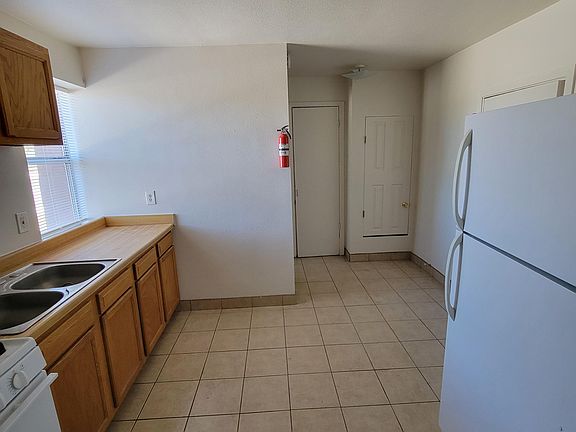 4th image of 926 N Tornillo St #11