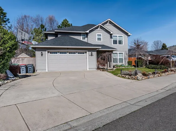 3059 Sycamore Way, Medford, OR 97504
