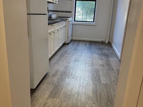 4th image of 21-38 31st St #2B