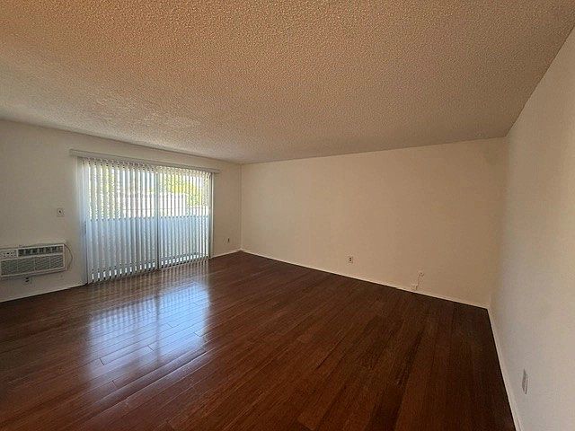 1st image of 3720 Clarington Ave APT 201