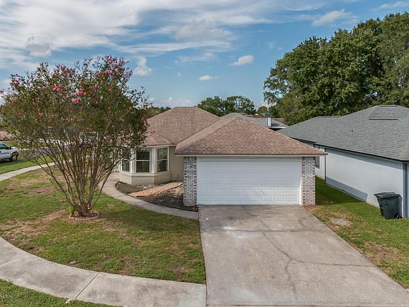 3rd image of 1710 Ashwood Cir