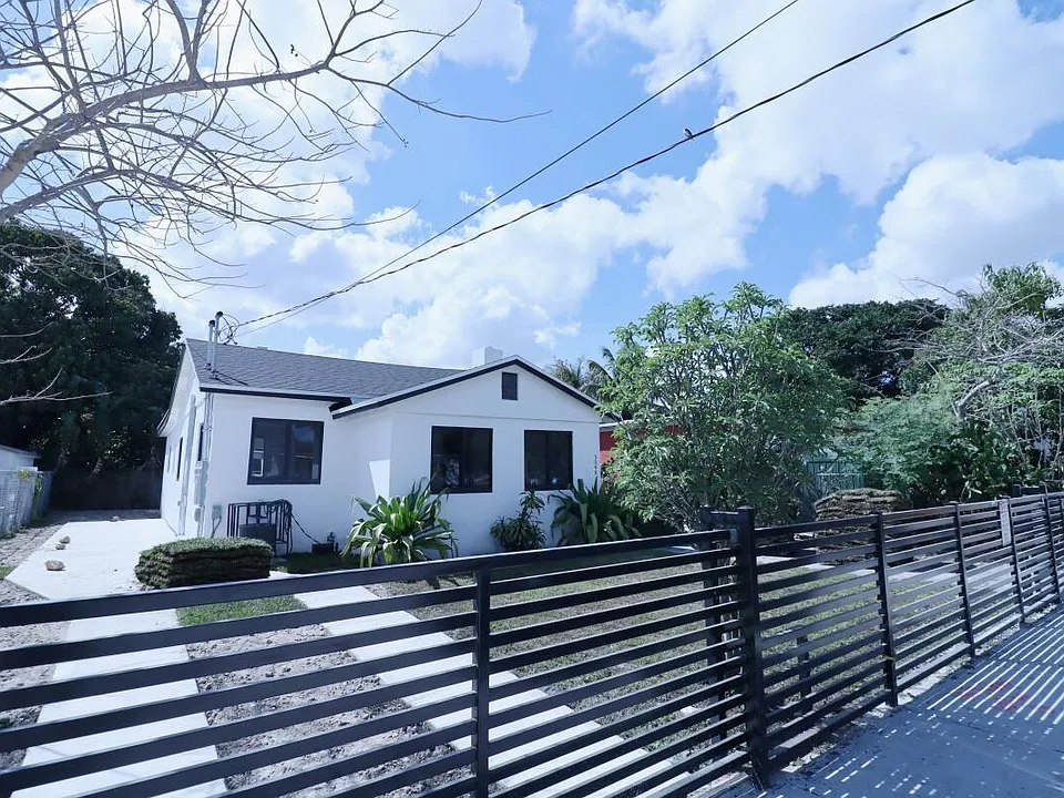 3040 NW 13th Ave #2