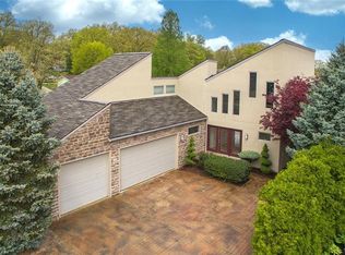 61 Ibis Dr, Akron, OH 44319