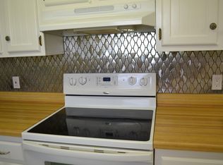 208 Country Village Dr, Raceland, LA 70394