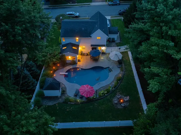 2313 Bob White Ln, Lancaster, PA 17601